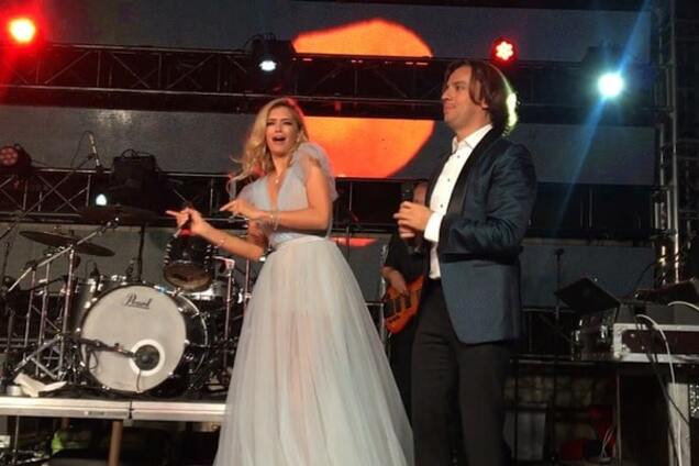 Брежнева и Лорак засветились в Подмосковье на роскошной свадьбе сына российского олигарха