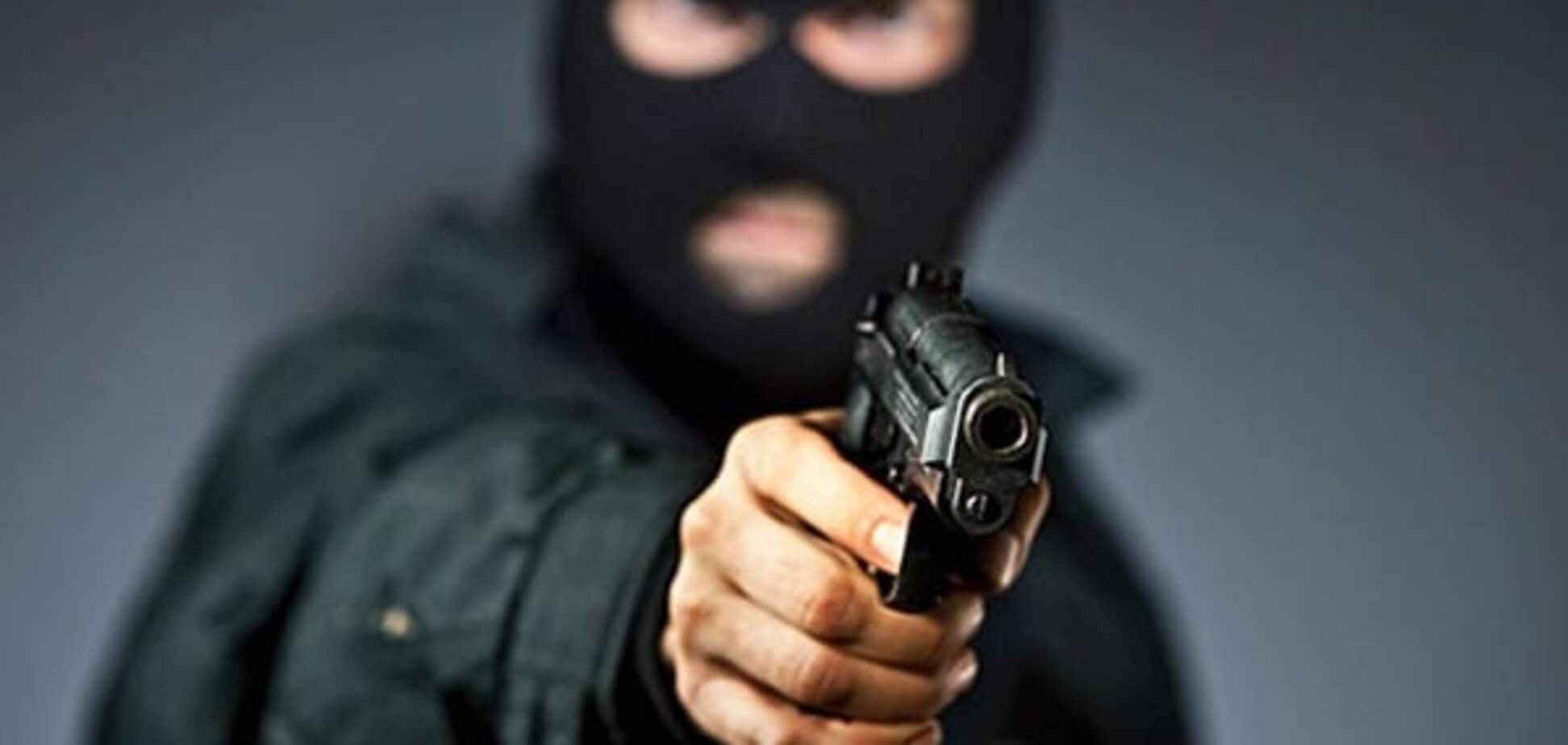 Ограбили на 2 млн грн: в Киеве группа вооруженных людей напала на мужчину