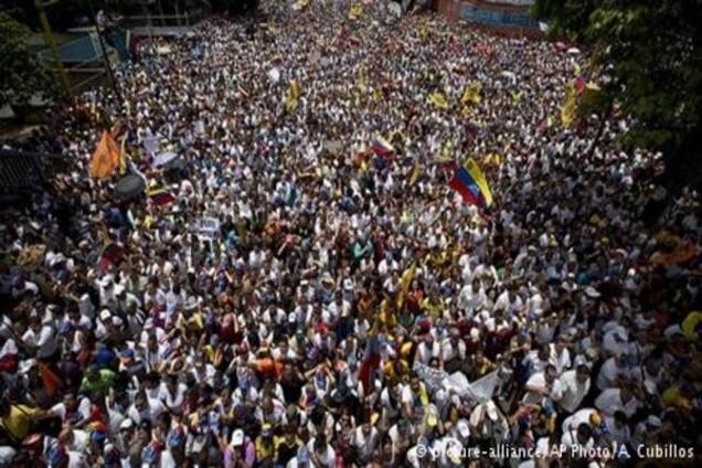 Масові протести у Венесуелі: сотні тисяч вимагали референдуму щодо відсторонення президента