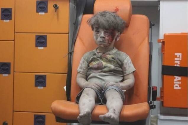 спасенный мальчик Сирия