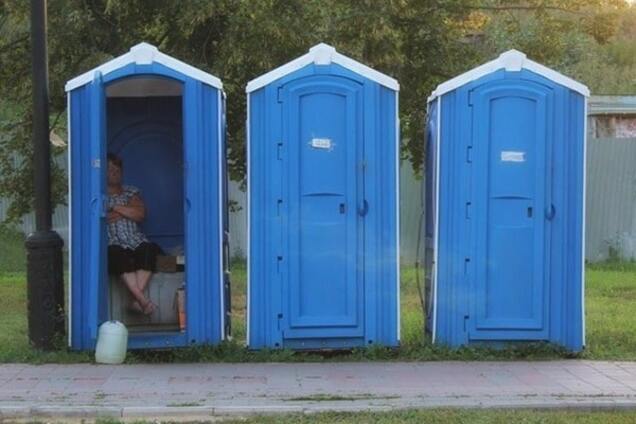 В Запорожье ко Дню города закупят 30 туалетов