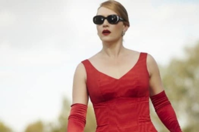 Платья под цвет полос: 5 нарядов, которые должны быть у каждой девушки