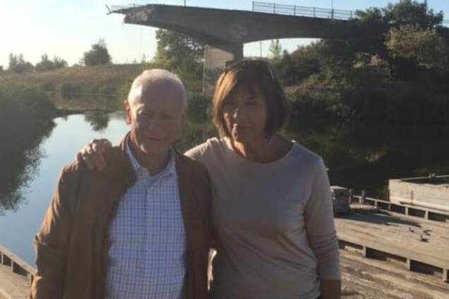 'Тут был русский мир': евродепутатам на Донбассе показали знаменитый разрушенный мост