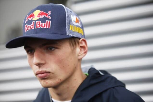 На трасу Формули-1 під час змагань вибіг 'динозавр'