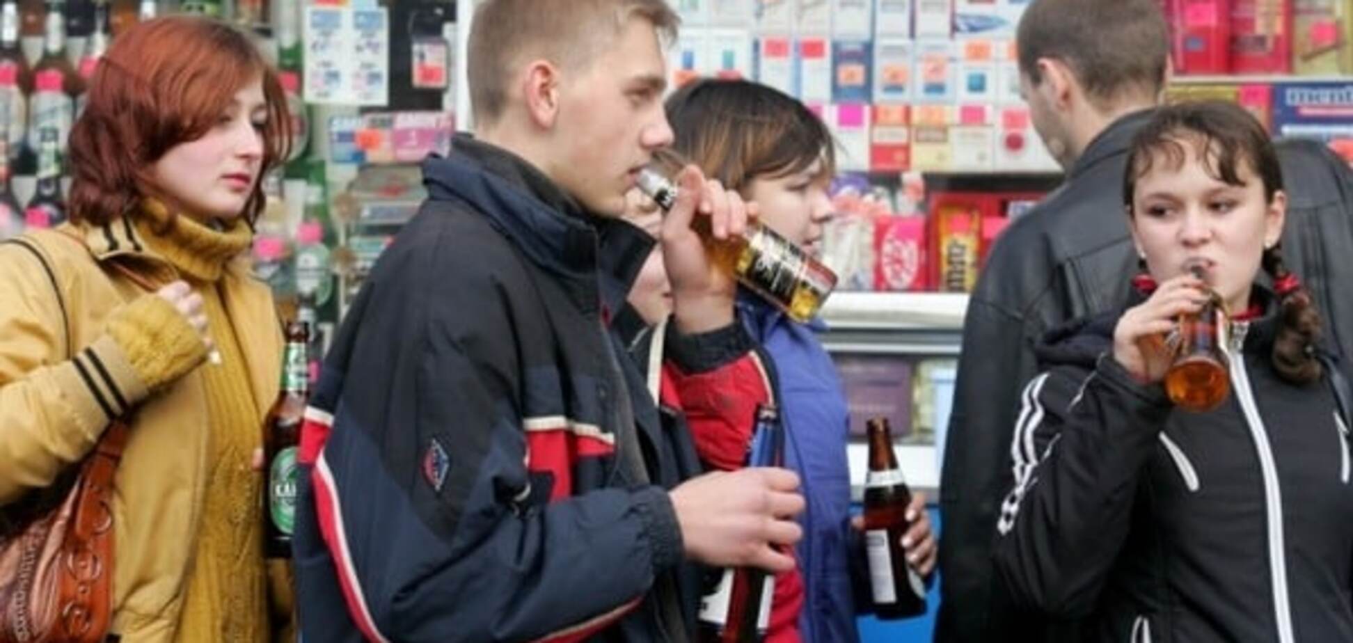 Легко купити: більшість українських підлітків курять і п'ють