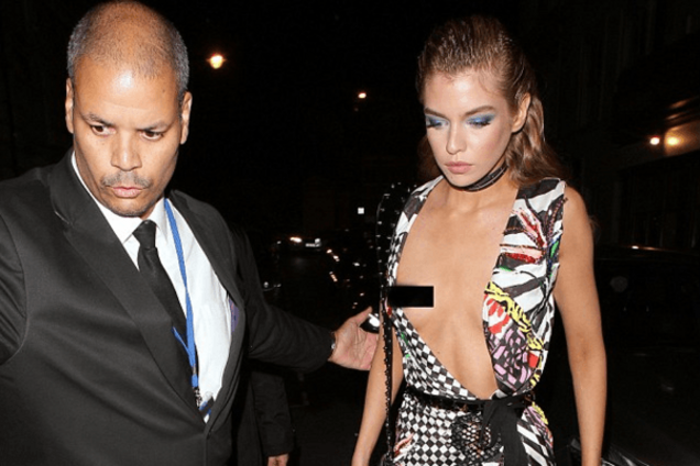 Конфуз в Лондоне: 'ангел' Victoria's Secret засветила грудь на светской вечеринке