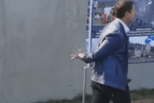 'Заставь дурня пожарным быть': Шкиряк 'спалился' с выкинутым сигаретным 'бычком'. Видеофакт