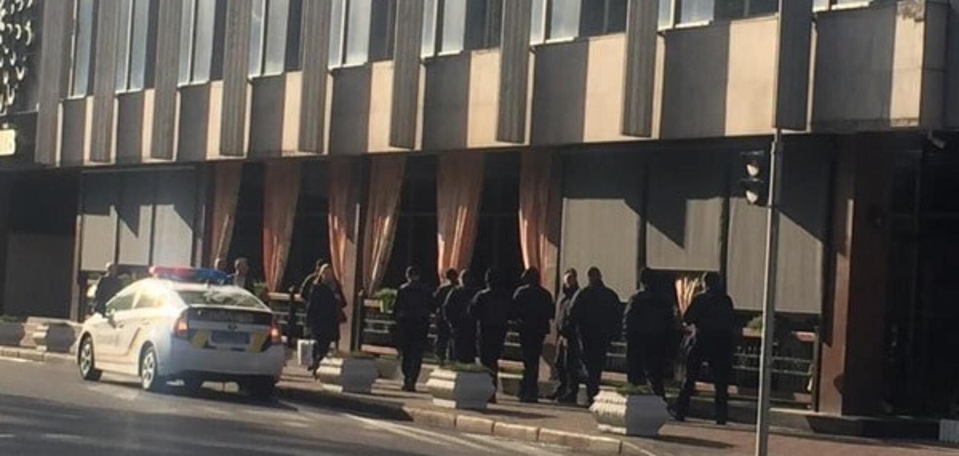 В Киеве нардеп заметила копа-водителя, который грубо нарушал ПДД