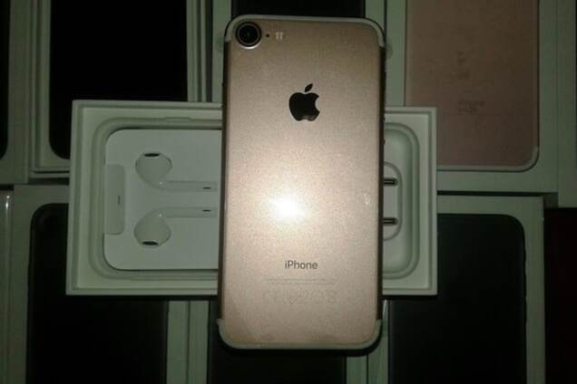 В киевском аэропорту изъяли у пассажиров из Германии нелегальные iPhone7