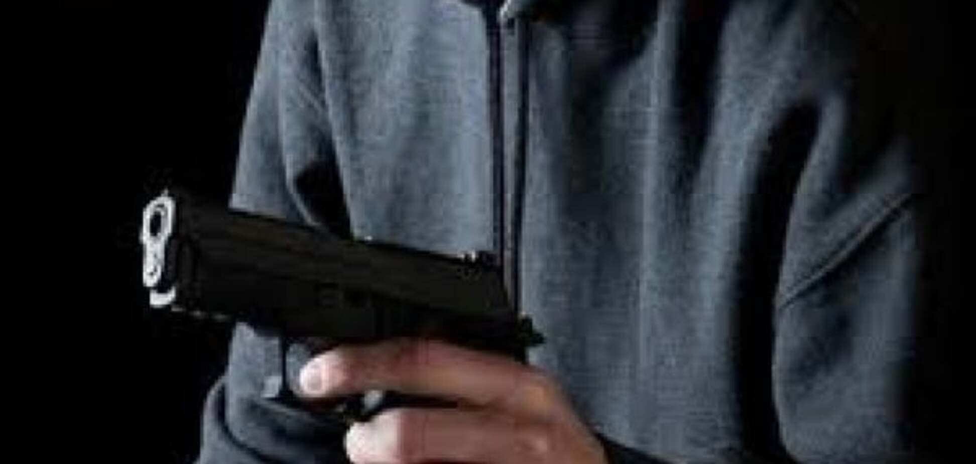 В Киеве храбрая женщина-кассир заставила бежать вооруженного бандита