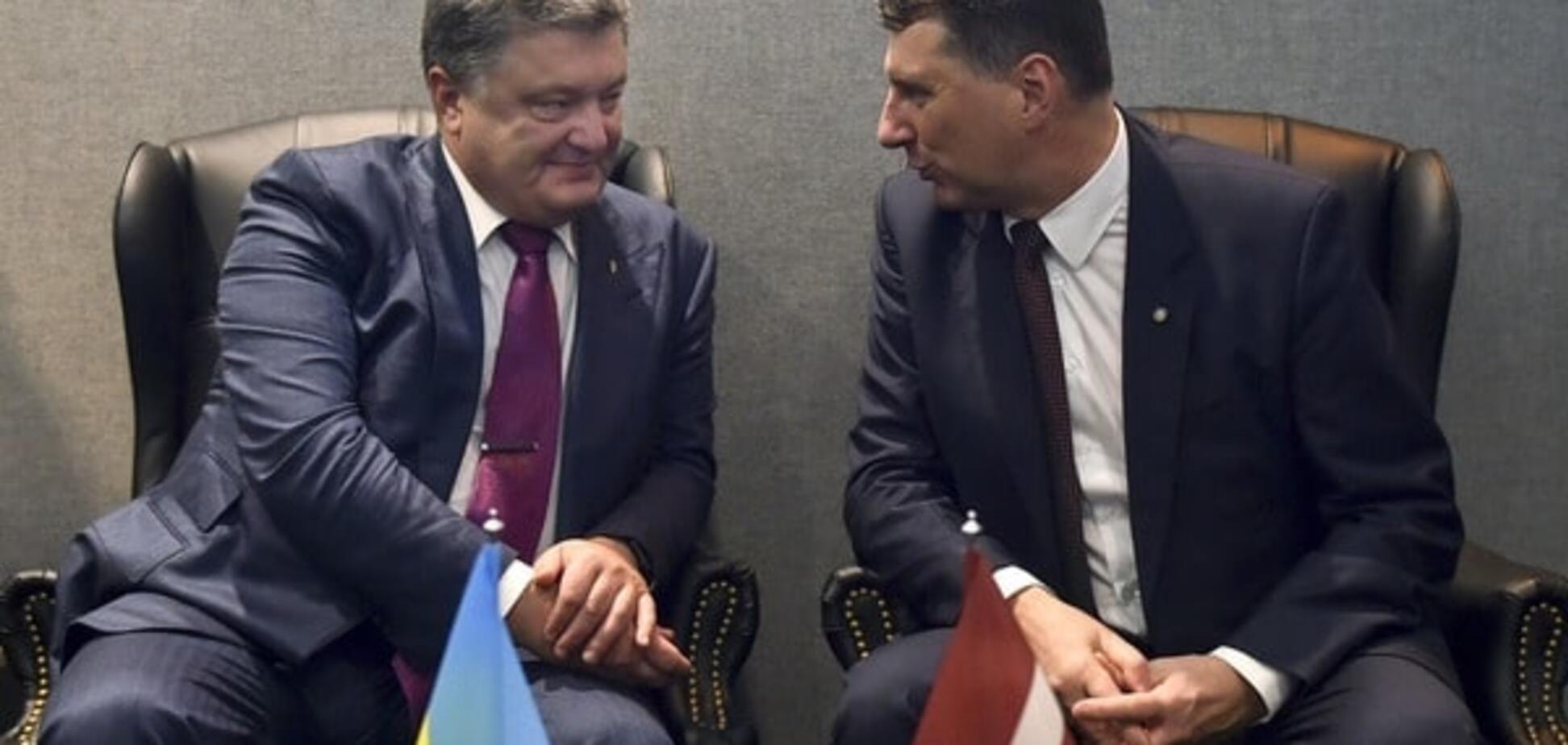 Порошенко попросил президента Латвии помочь вернуть 50 млн Арбузова