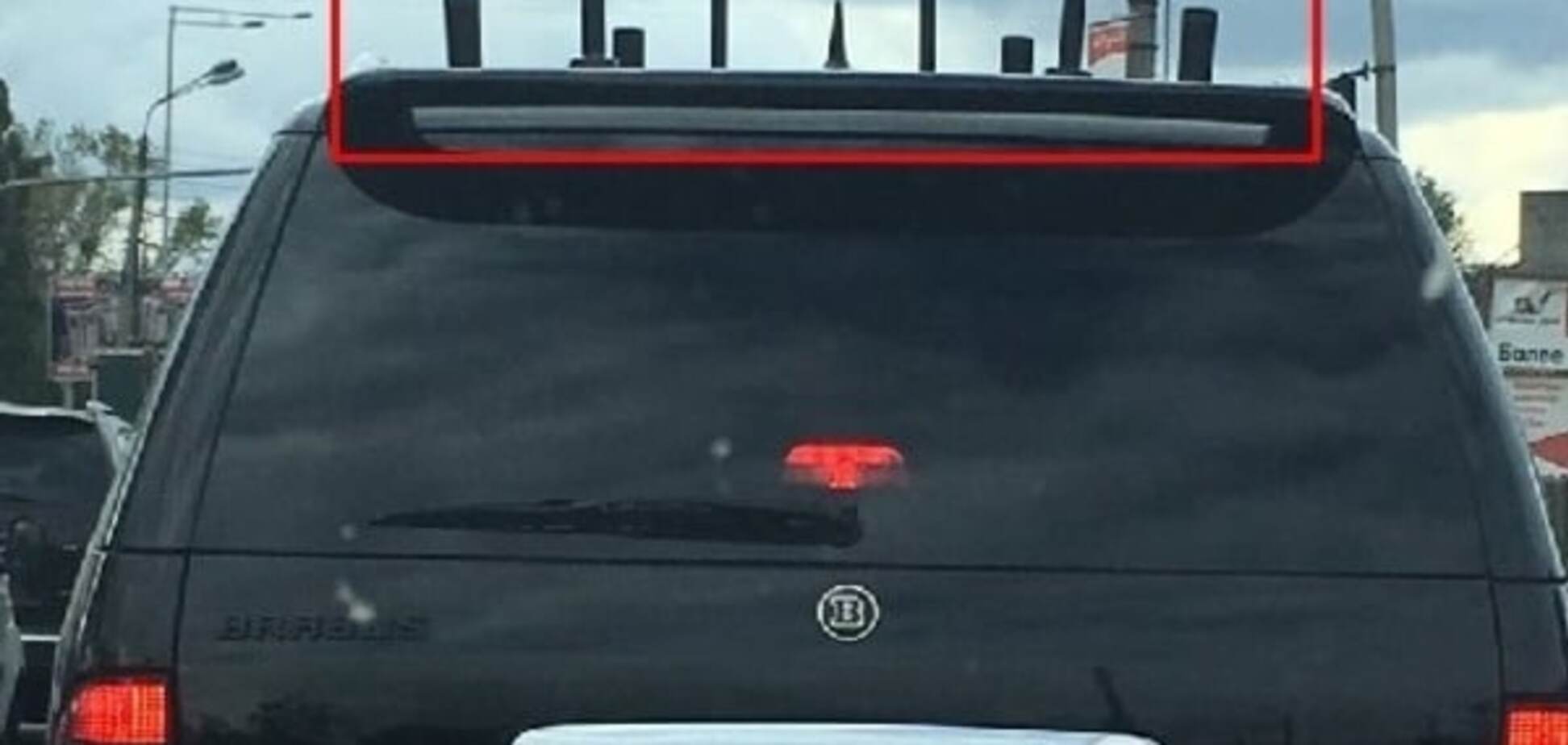 Чтобы не подорвали: в Киеве засекли утыканный антеннами внедорожник