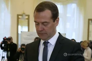"Денег нет, но выдержитесь": Медведев написал труд о будущем экономики России