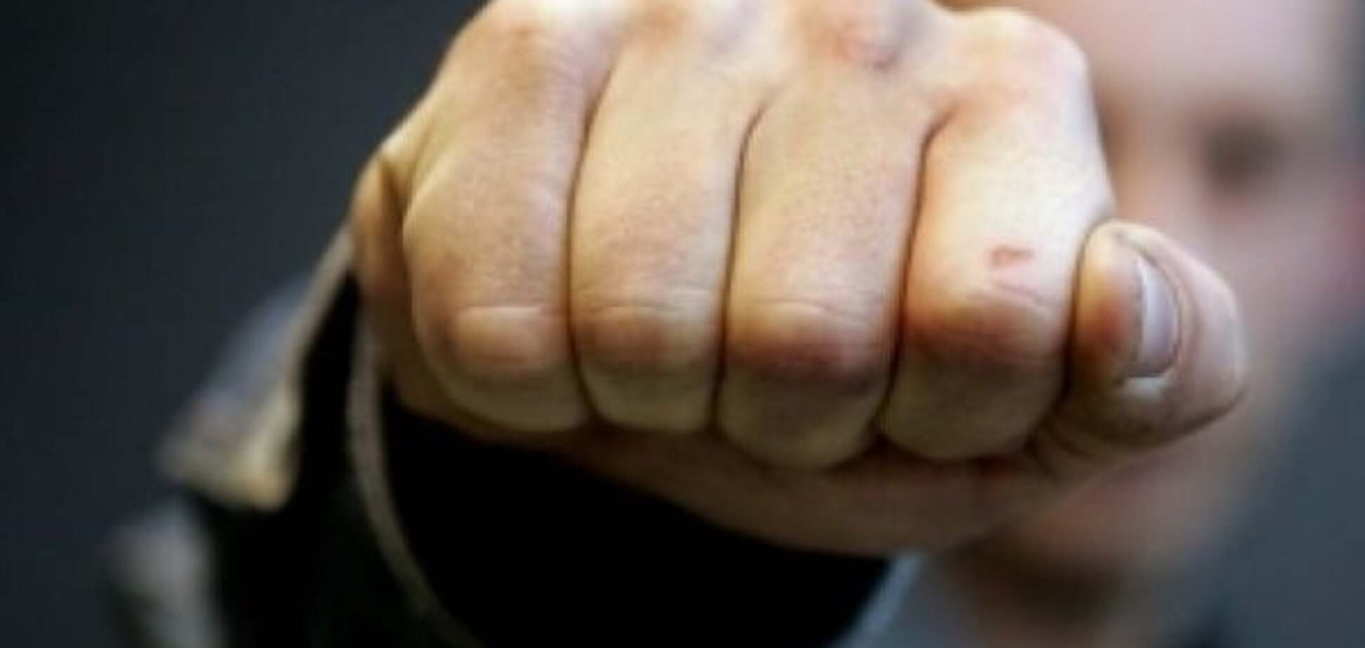 Потасовка в киевской школе: отец школьника сломал нос обидчику сына