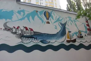 Пейзаж із зображенням кита можна побачити на вулиці Котельникова, 3