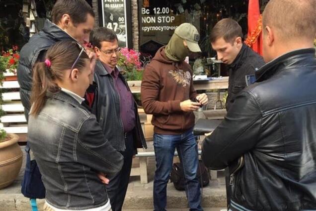 Появилось видео задержания подельника члена ВСЮ Гречковского со взяткой