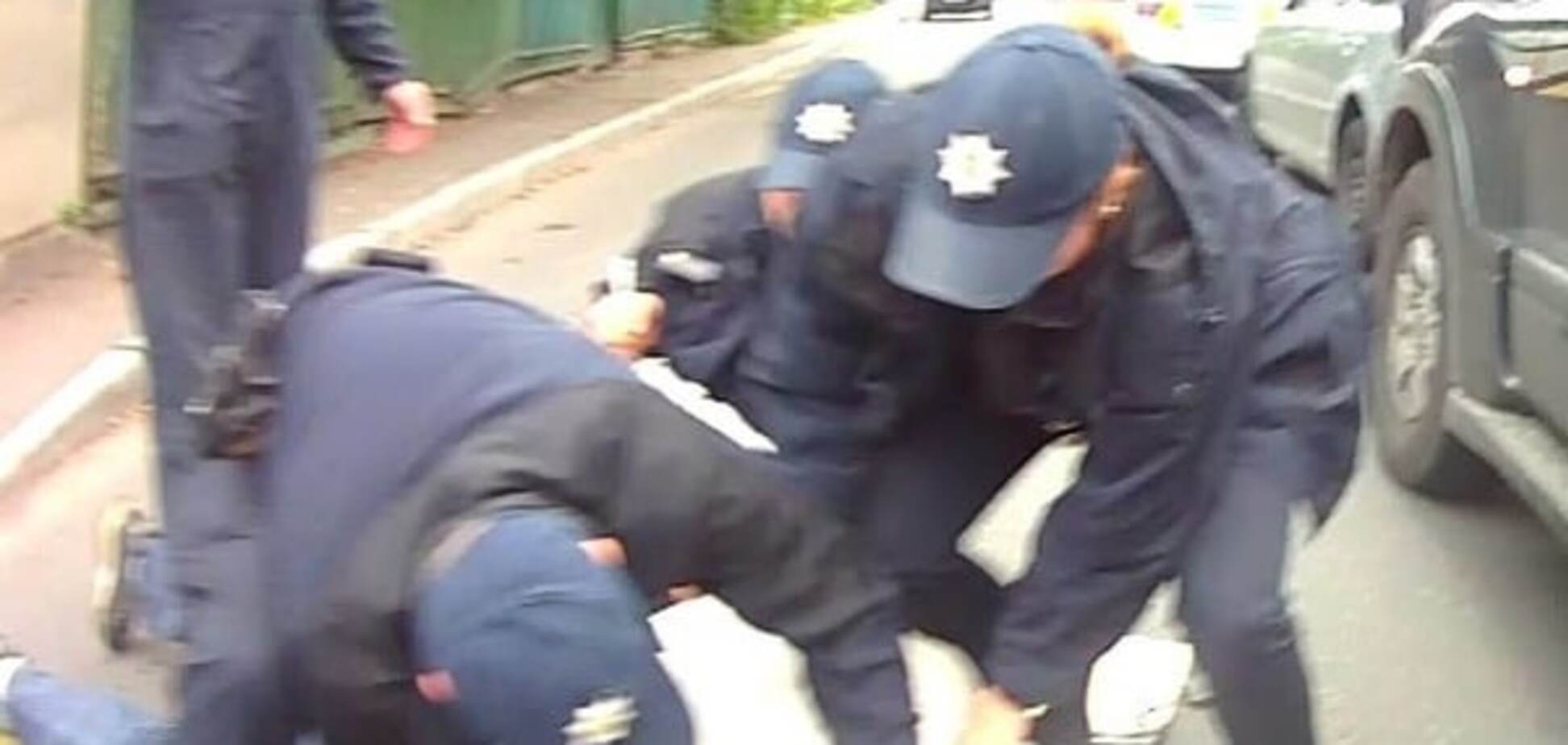 Взбесила просьба копов: в полиции раскрыли подробности драки с водителем