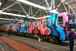 Вагоны этого поезда разрисовал художник из Австралии Reka One
