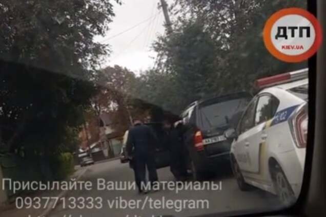 Бійка патруля із водієм у Києві: з'явилося відео інциденту
