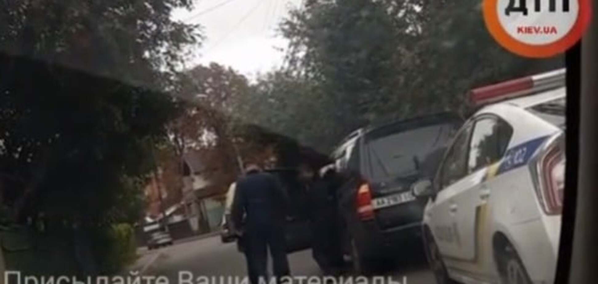 Драка патруля с водителем в Киеве: появилось видео инцидента