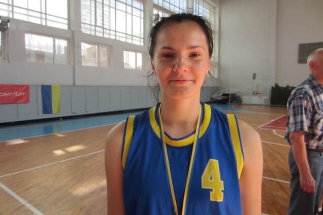 Украинскую баскетболистку за отличную игру наградили ножом: фотофакт