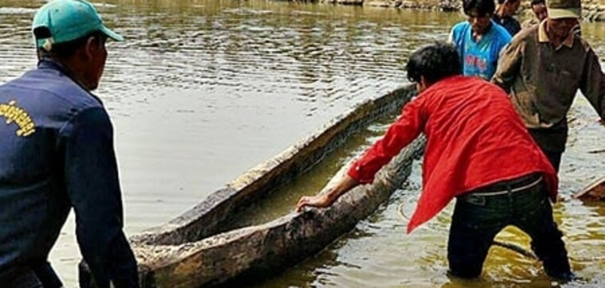 В Камбодже обнаружили древнюю лодку