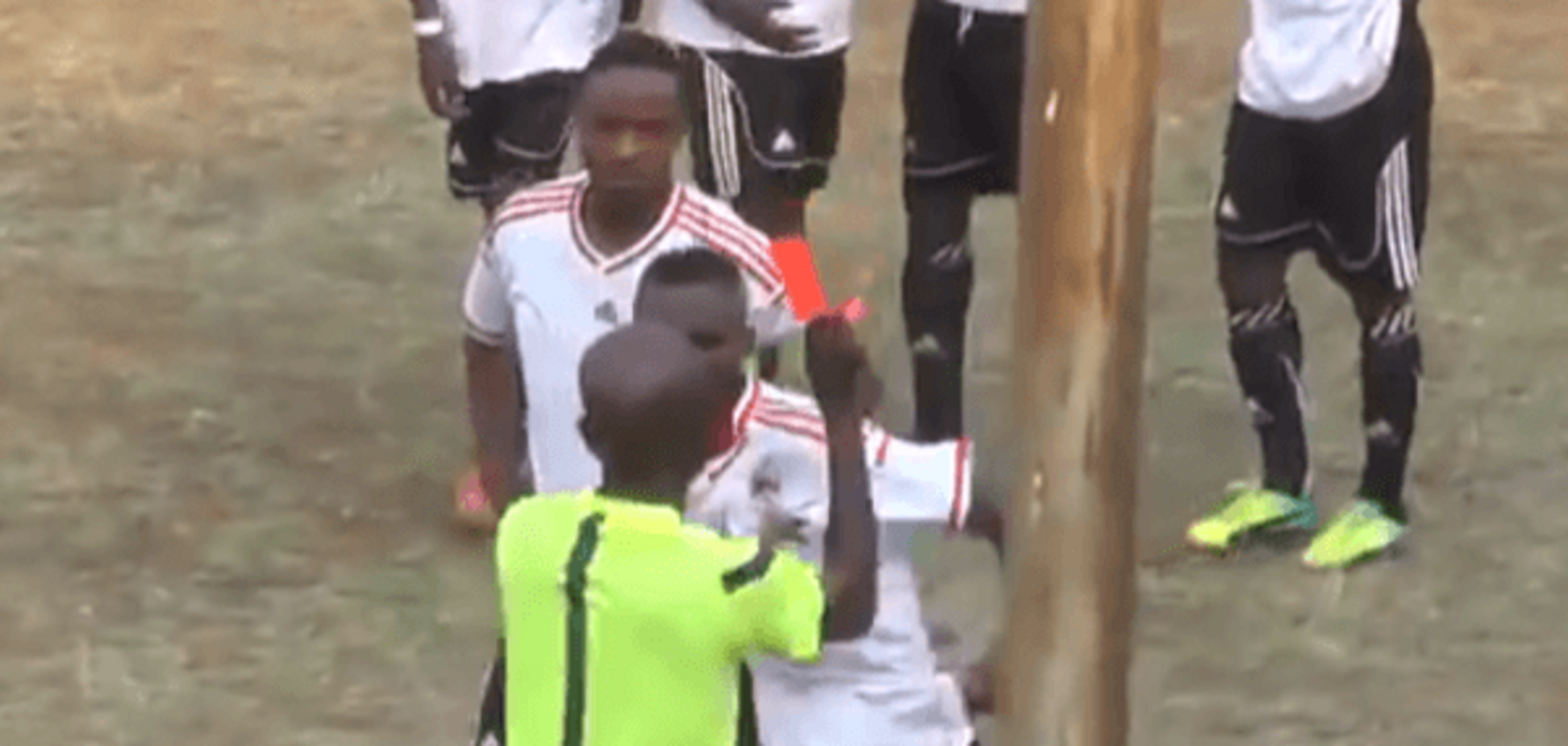Футболист судья драка