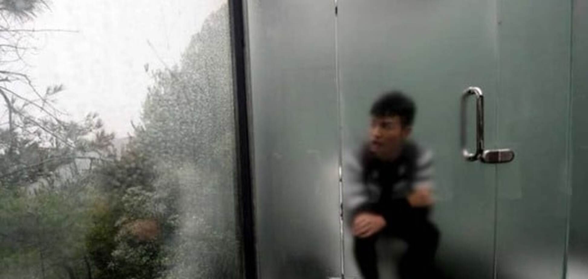 Для души: в Китае появились прозрачные туалеты