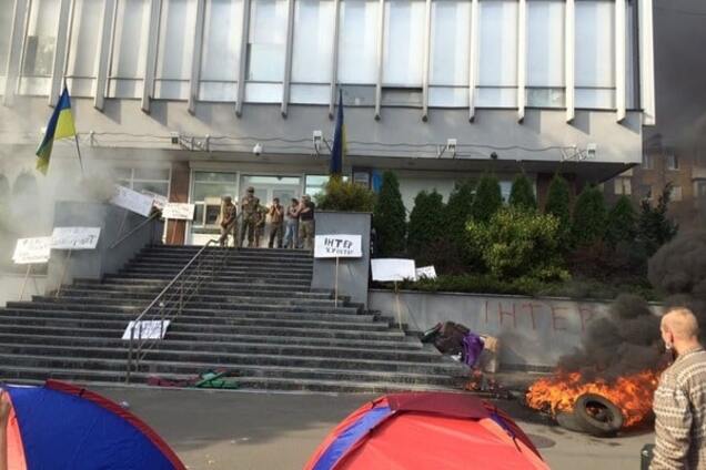 Пожар на 'Интере': журналисты заявили протест действиям властей