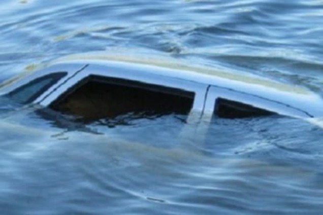 утонула машина