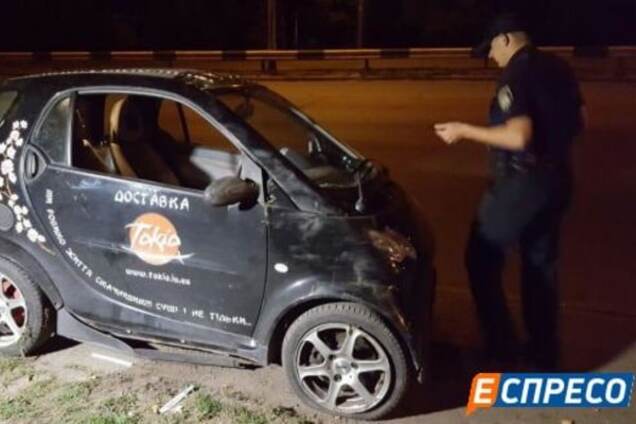 П'яна ДТП у Києві: 'сушімобіль' перекинувся на бік