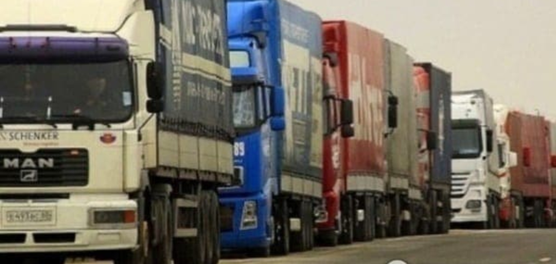 Поссорились? Украина ограничит грузовые перевозки с Турцией