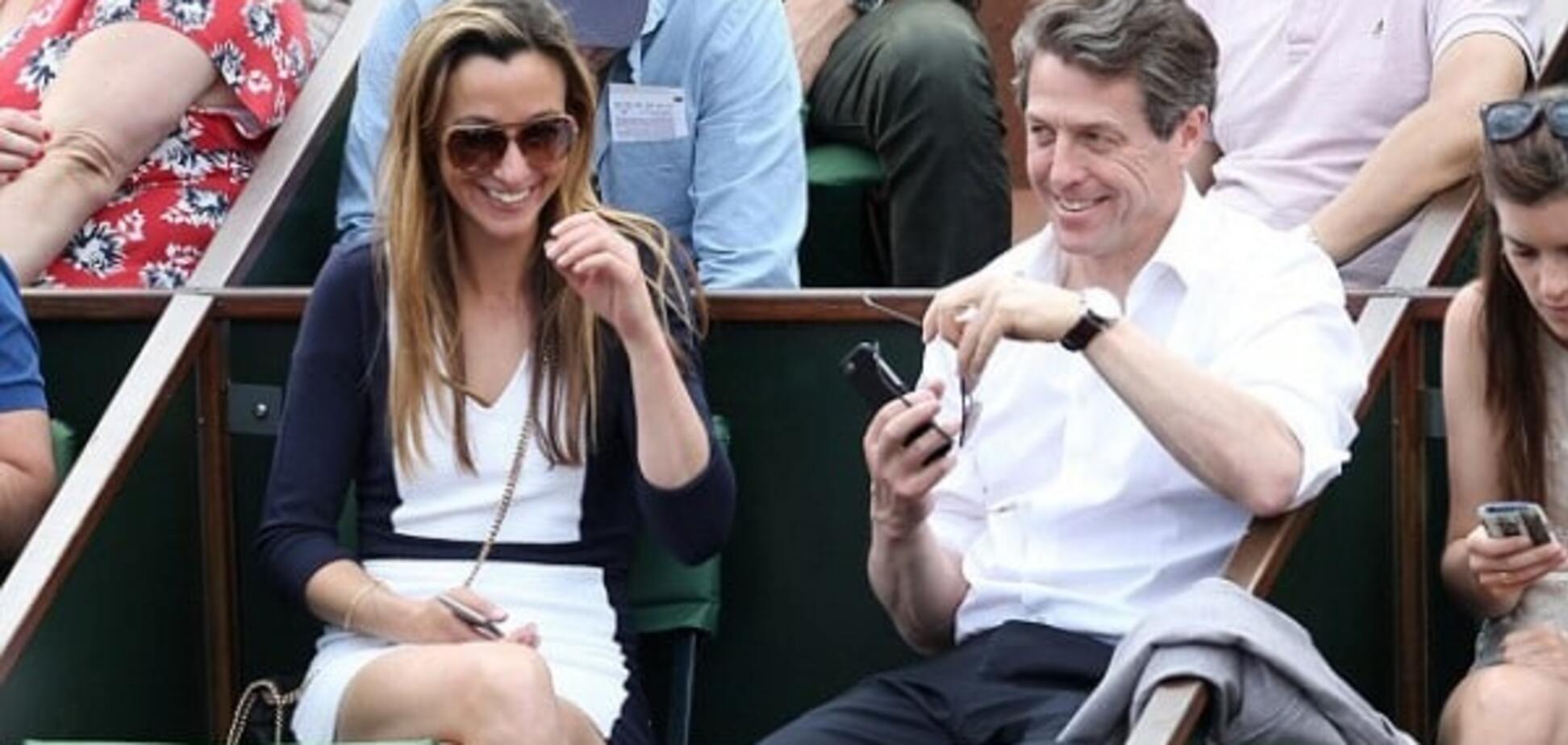 Постаревший Хью Грант с возлюбленной посетили теннисный матч в Нью-Йорке