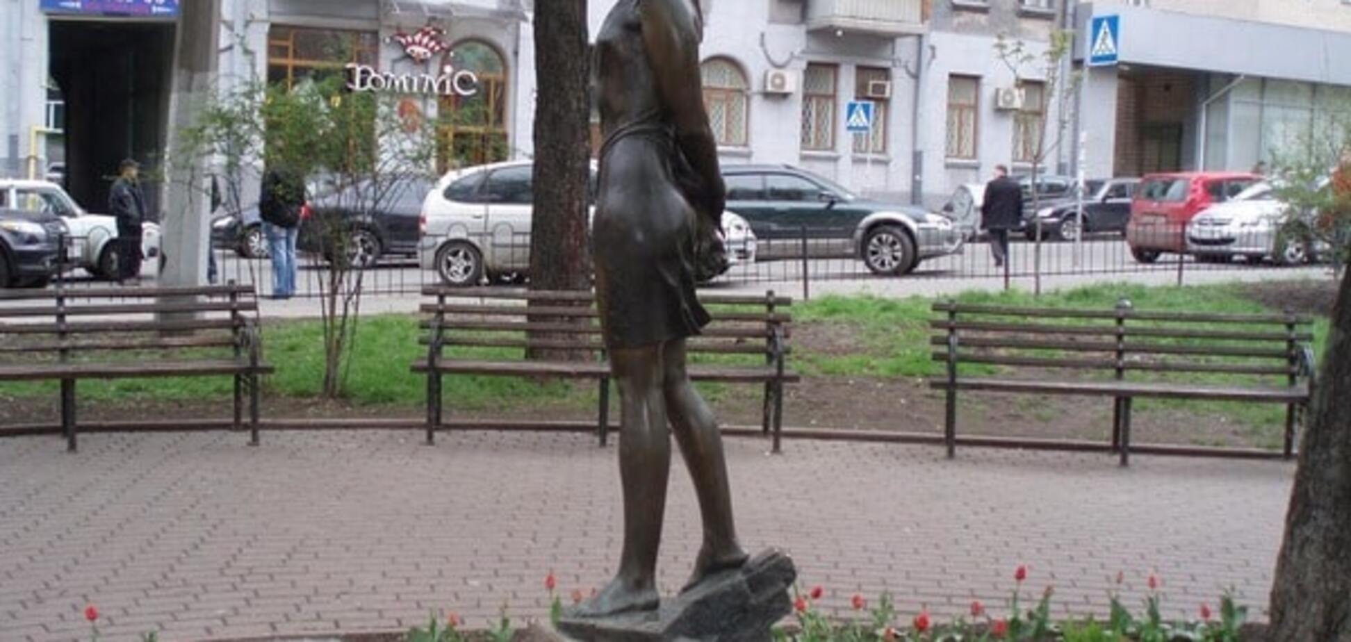 В Киеве вандалы повалили памятник Зое Космодемьянской