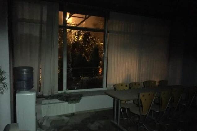 Битое стекло, гарь и копоть: появились жуткие фото сожженных офисов 'Интера'