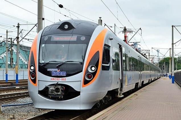 Трагедия на ж/д: под Киевом поезд Hyundai насмерть сбил пенсионерку