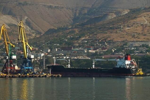 Бунт и поножовщина: в порту 'Южный' экипаж захватил судно