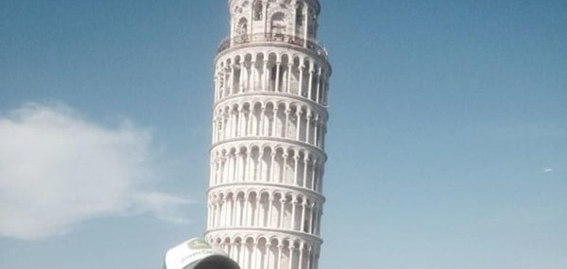 Тревел-троллинг: парень высмеял 'баянистые' фото туристов с Пизанской башней