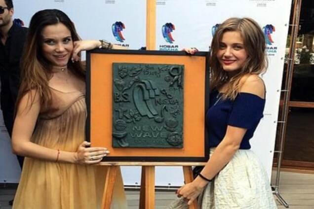 Новая волна 2016: украинок на второй конкурсный день разместили друг за другом