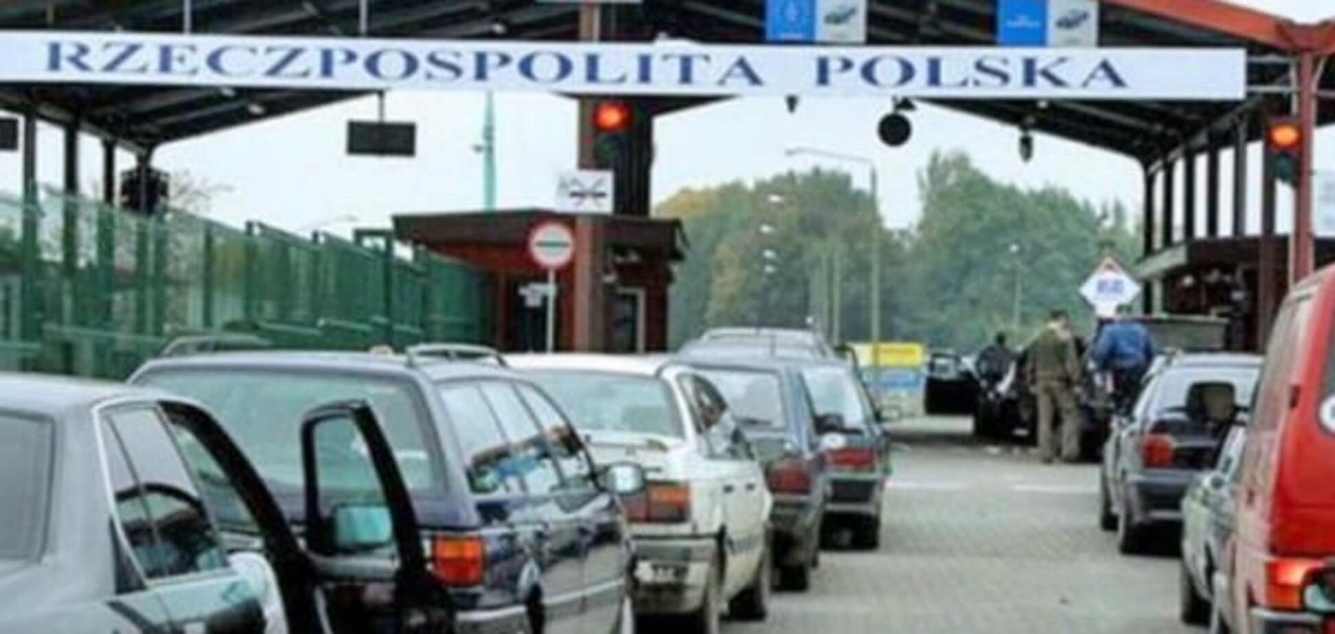На границе с Польшей застряли в очереди 900 автомобилей