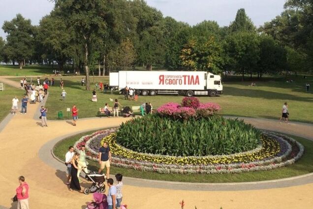 В Киеве разгорелся скандал из-за фуры СТБ