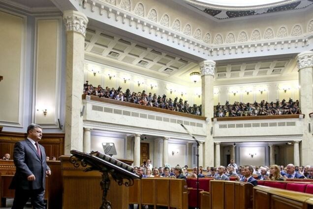 Порошенко о народных депутатах: Боже, прости им, ибо не ведают, что творят