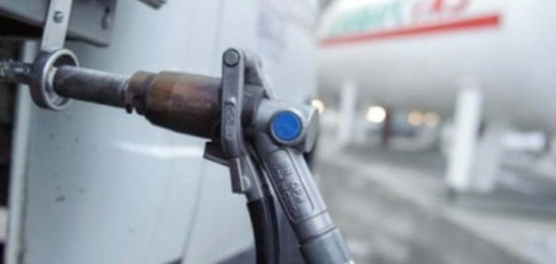 Справа не у нафті: експерт пояснив, чому на українських АЗС дорожчає газ