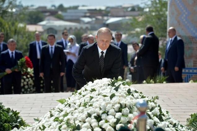 Путин возложил цветы на могилу Каримова в Узбекистане