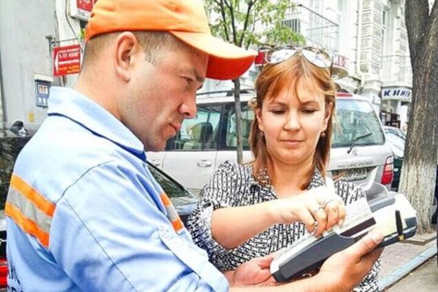 Новинка: у Києві паркування можна оплатити банківською картою