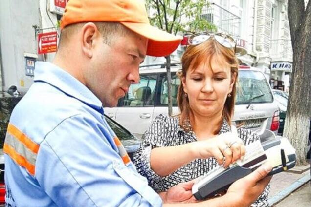 Новинка: в Киеве парковку можно оплатить банковской картой