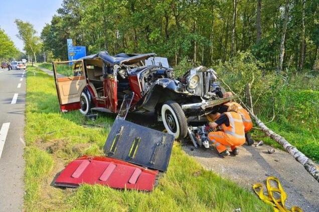 Не судьба: швейцарец, купивший коллекционный Rolls-Royce, сразу же его разбил - фотофакт