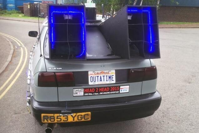 'Назад в будущее': в Британии продают 'машину времени' всего за тысячу фунтов - фото