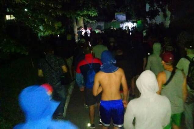 Конфликт на скандальной стройке в Киеве: полиция задержала около 30 человек