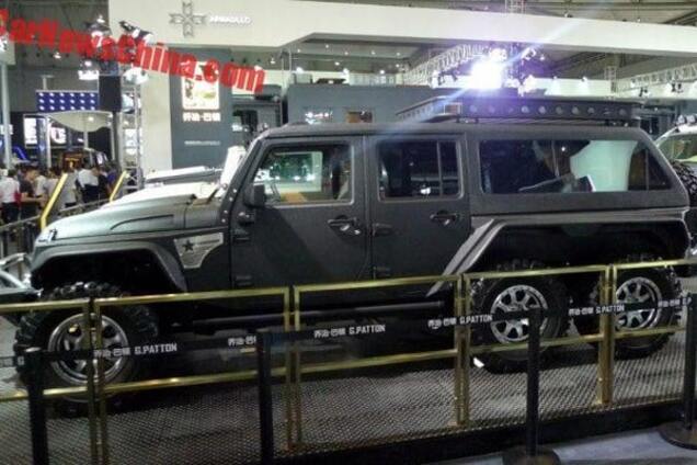 В Чэнду дебютировала китайско-американская версия Jeep Wrangler с шестью колесами: фотофакт